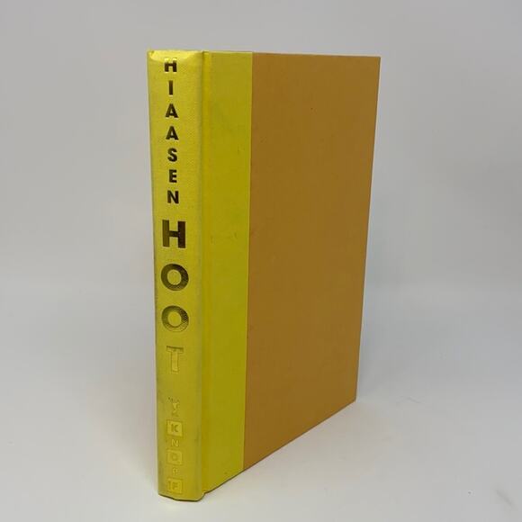 Newberry Award Book Hoot Hard Cover Novel By Carl Hiaasen - Picture 1 of 7